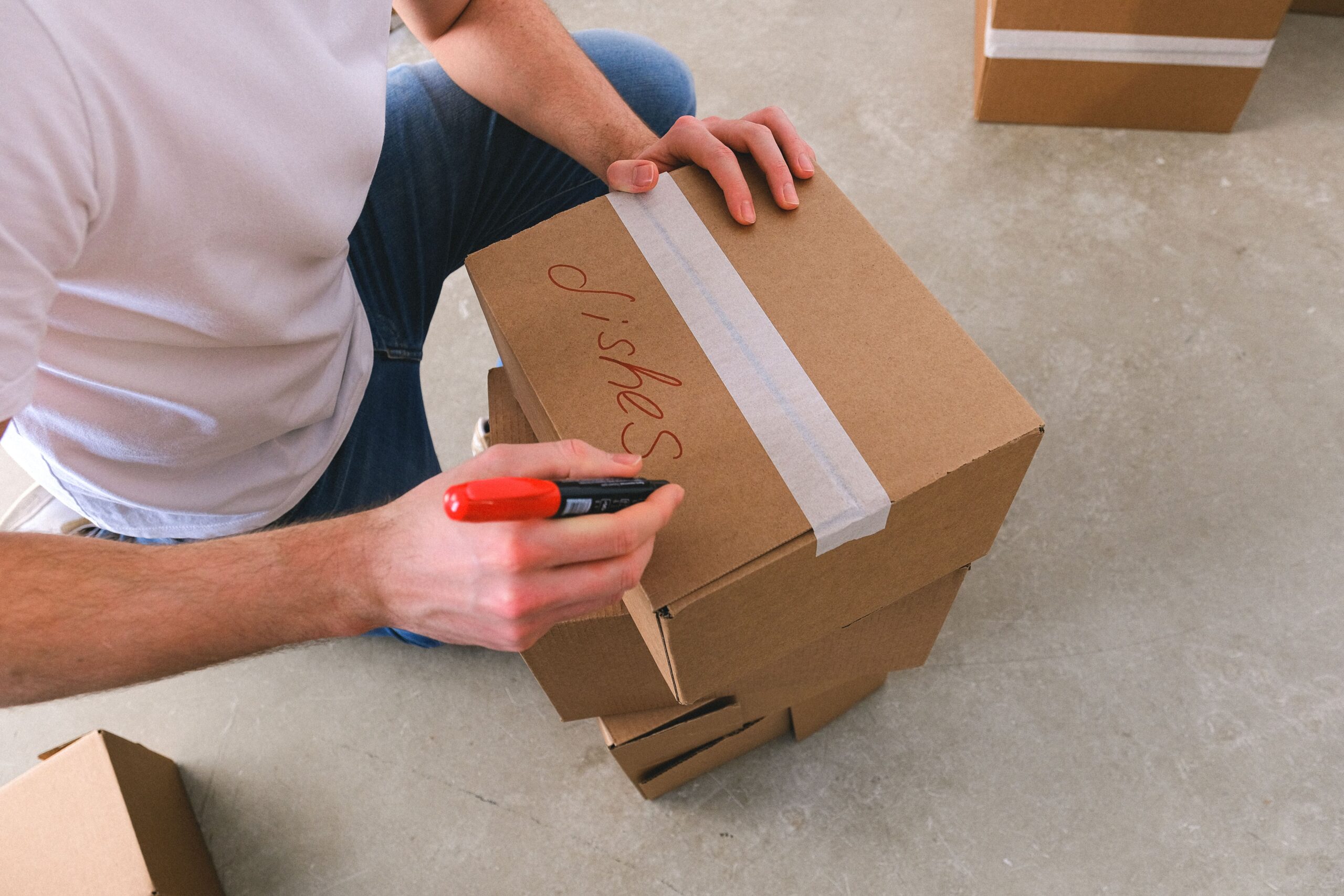 The right moving box makes packing faster and safer.